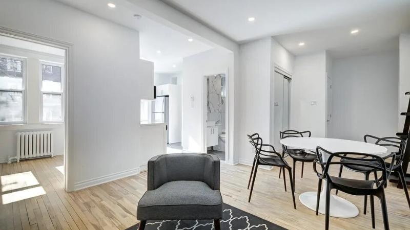 Salon et salle à manger rénovés et lumineux au Querbes